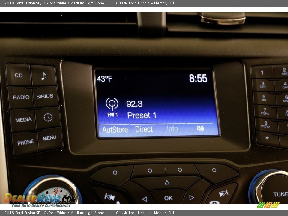 2018 Ford Fusion SE Oxford White / Medium Light Stone Photo #10