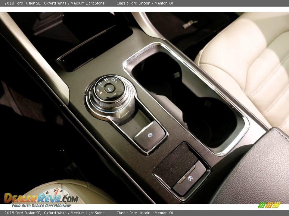2018 Ford Fusion SE Oxford White / Medium Light Stone Photo #13