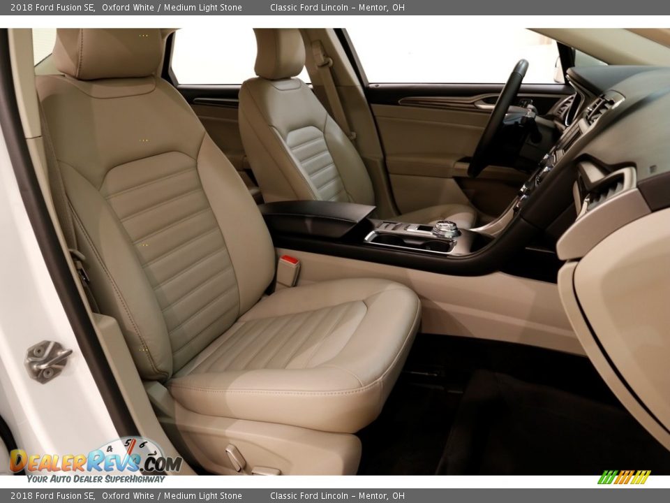 2018 Ford Fusion SE Oxford White / Medium Light Stone Photo #14