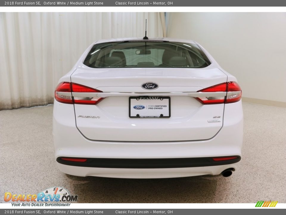 2018 Ford Fusion SE Oxford White / Medium Light Stone Photo #18