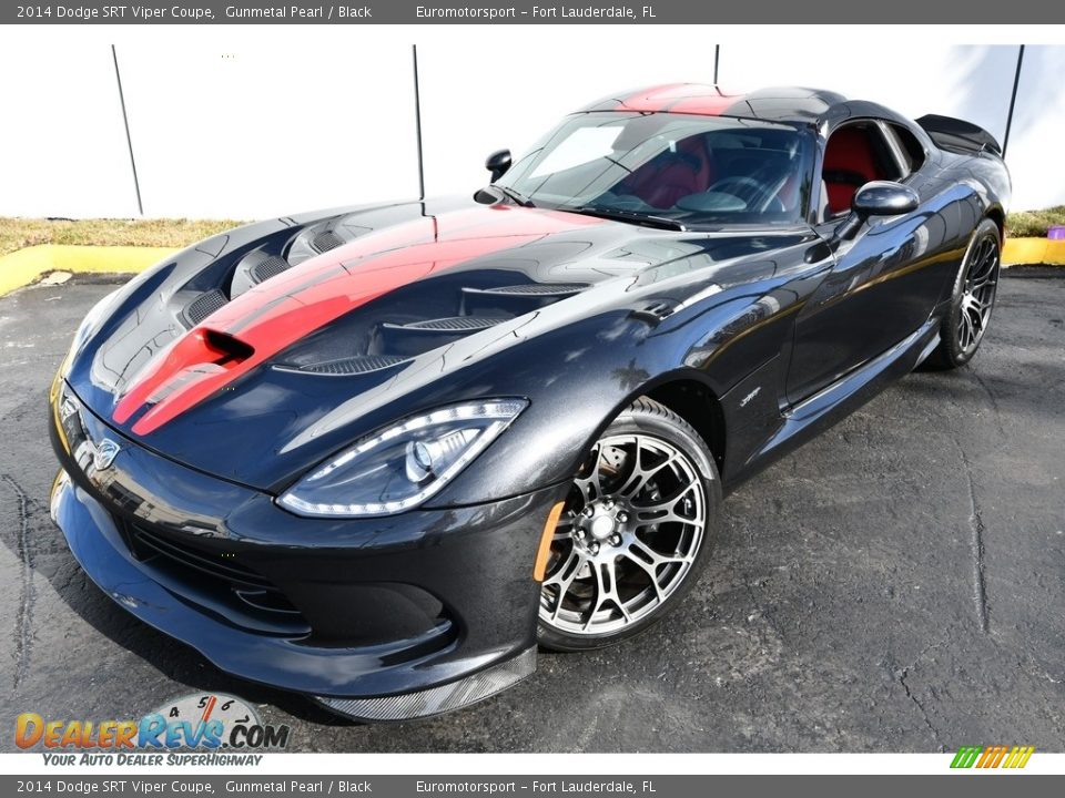 Front 3/4 View of 2014 Dodge SRT Viper Coupe Photo #11