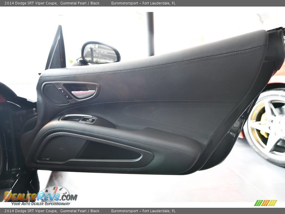 Door Panel of 2014 Dodge SRT Viper Coupe Photo #35