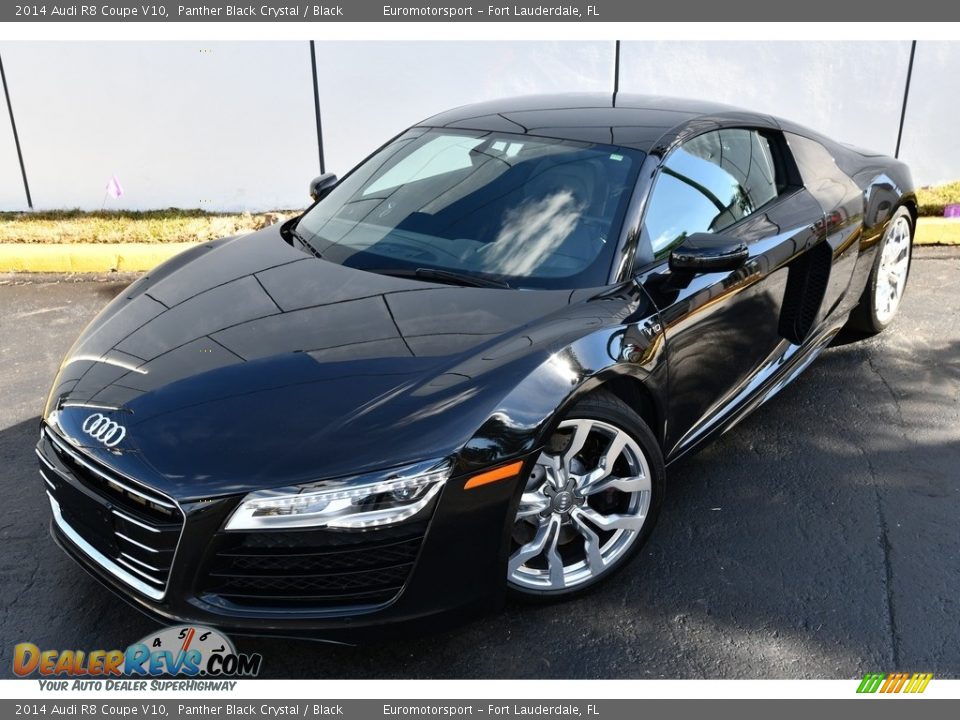 Front 3/4 View of 2014 Audi R8 Coupe V10 Photo #6