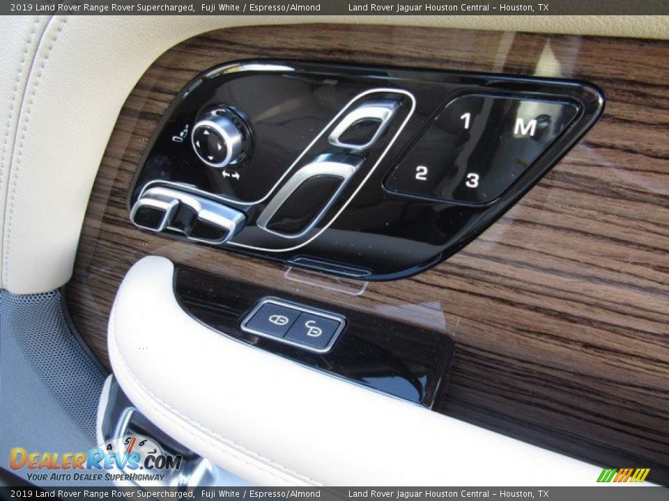Controls of 2019 Land Rover Range Rover Supercharged Photo #22