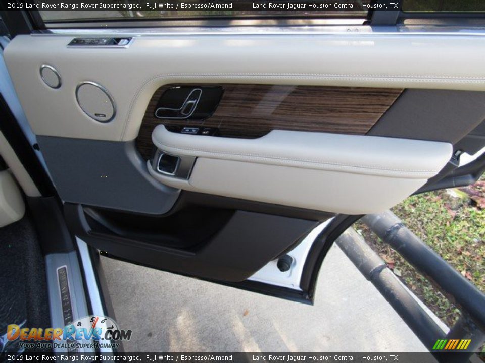 Door Panel of 2019 Land Rover Range Rover Supercharged Photo #23