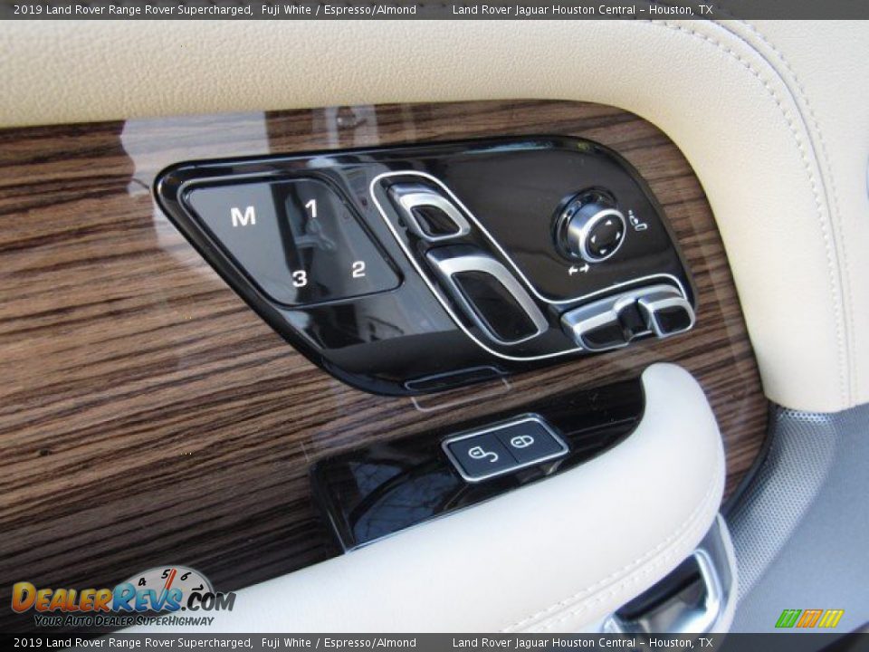 Controls of 2019 Land Rover Range Rover Supercharged Photo #28