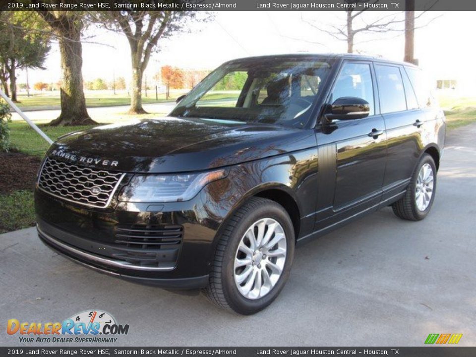 Front 3/4 View of 2019 Land Rover Range Rover HSE Photo #12