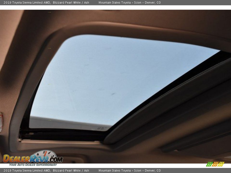 2019 Toyota Sienna Limited AWD Blizzard Pearl White / Ash Photo #9