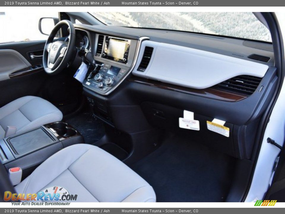 2019 Toyota Sienna Limited AWD Blizzard Pearl White / Ash Photo #11