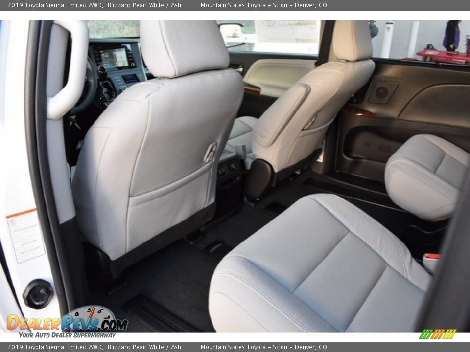 2019 Toyota Sienna Limited AWD Blizzard Pearl White / Ash Photo #14