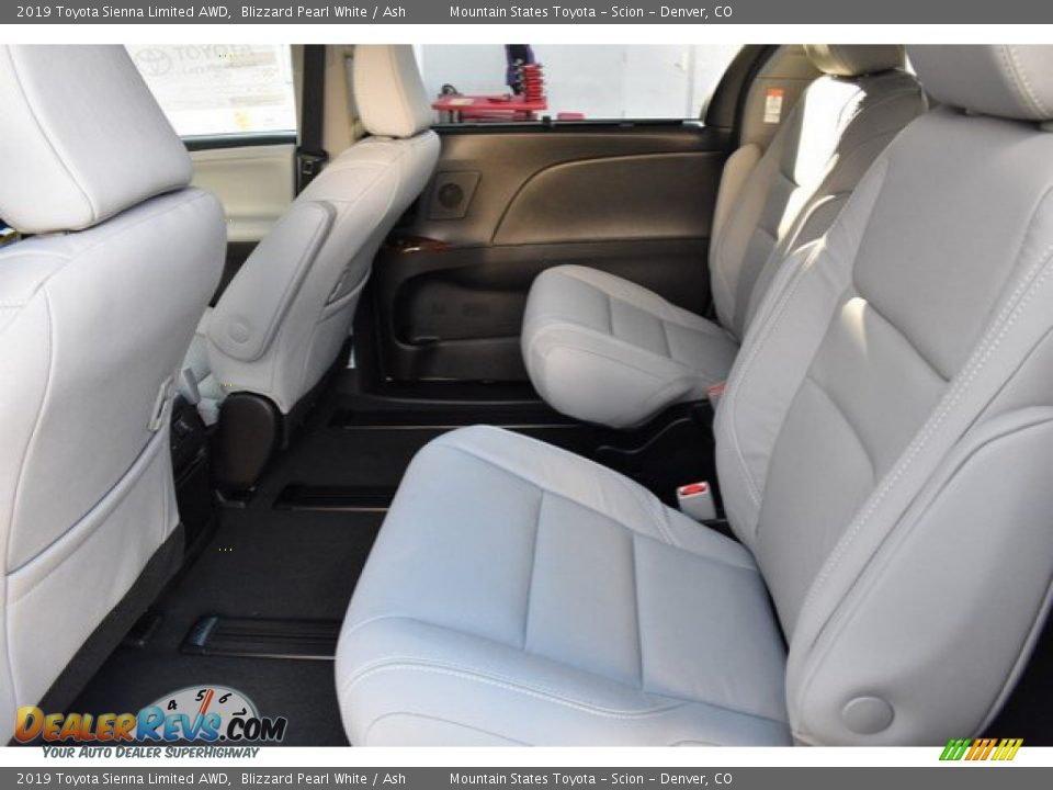 2019 Toyota Sienna Limited AWD Blizzard Pearl White / Ash Photo #15