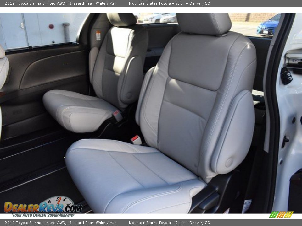 2019 Toyota Sienna Limited AWD Blizzard Pearl White / Ash Photo #16