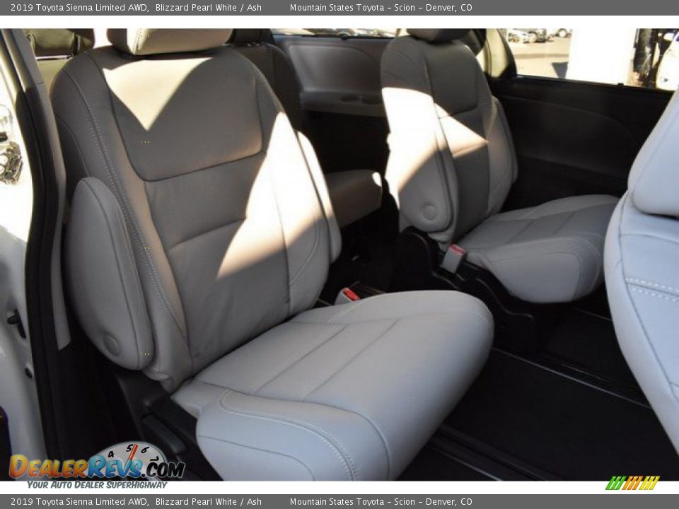 2019 Toyota Sienna Limited AWD Blizzard Pearl White / Ash Photo #21