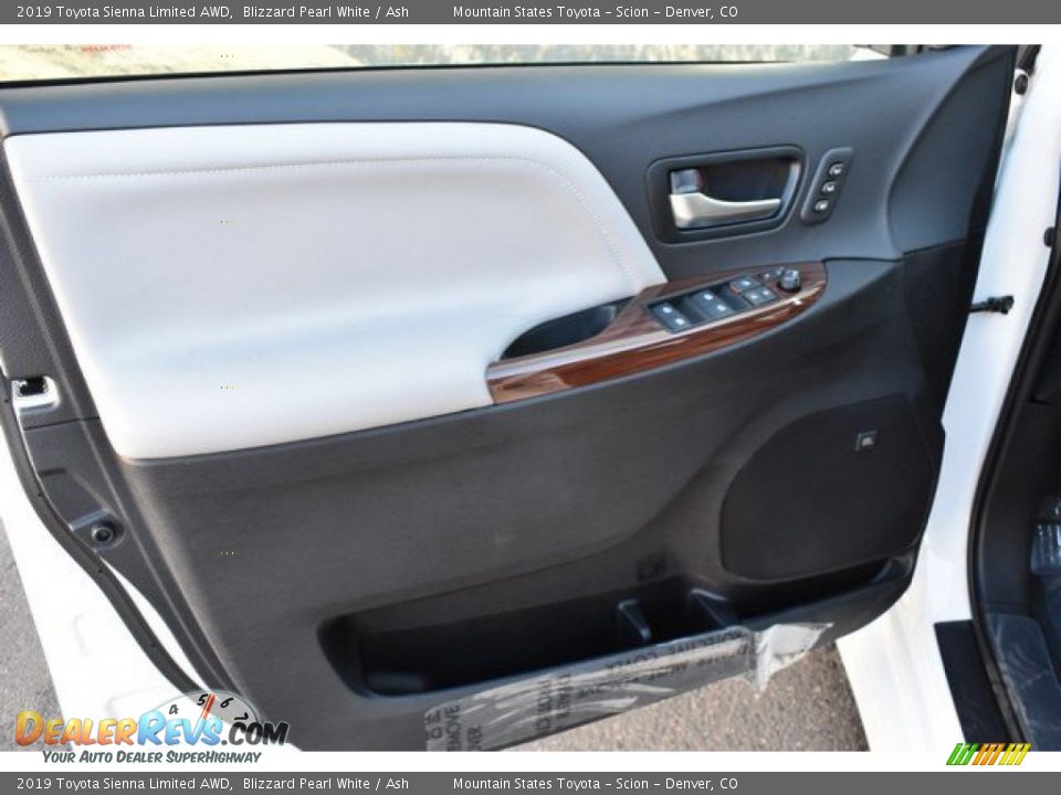 2019 Toyota Sienna Limited AWD Blizzard Pearl White / Ash Photo #24