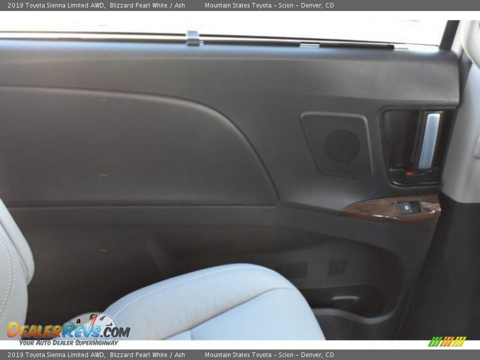 2019 Toyota Sienna Limited AWD Blizzard Pearl White / Ash Photo #25