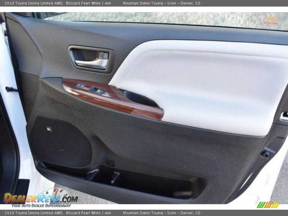 2019 Toyota Sienna Limited AWD Blizzard Pearl White / Ash Photo #26