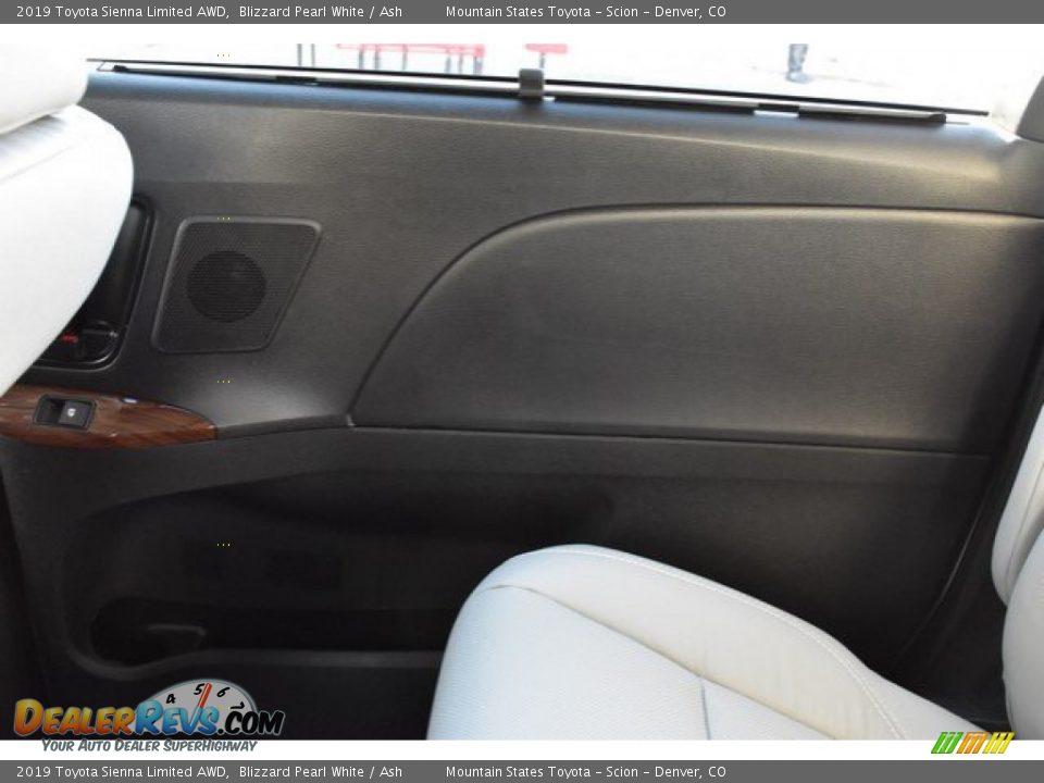 2019 Toyota Sienna Limited AWD Blizzard Pearl White / Ash Photo #27