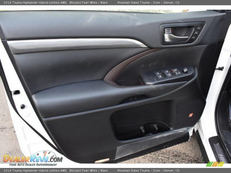 Door Panel of 2019 Toyota Highlander Hybrid Limited AWD Photo #23