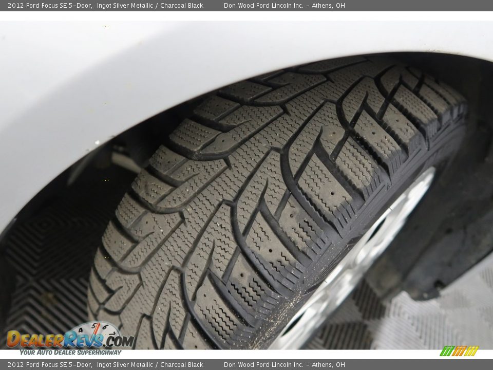2012 Ford Focus SE 5-Door Ingot Silver Metallic / Charcoal Black Photo #26