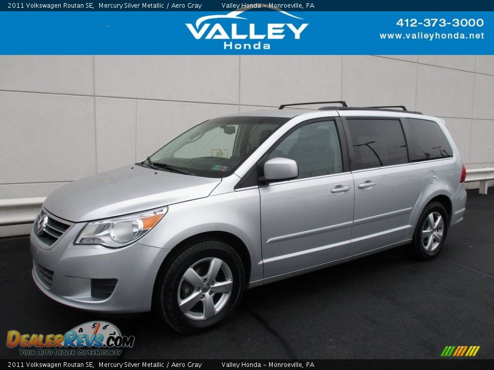 2011 Volkswagen Routan SE Mercury Silver Metallic / Aero Gray Photo #1