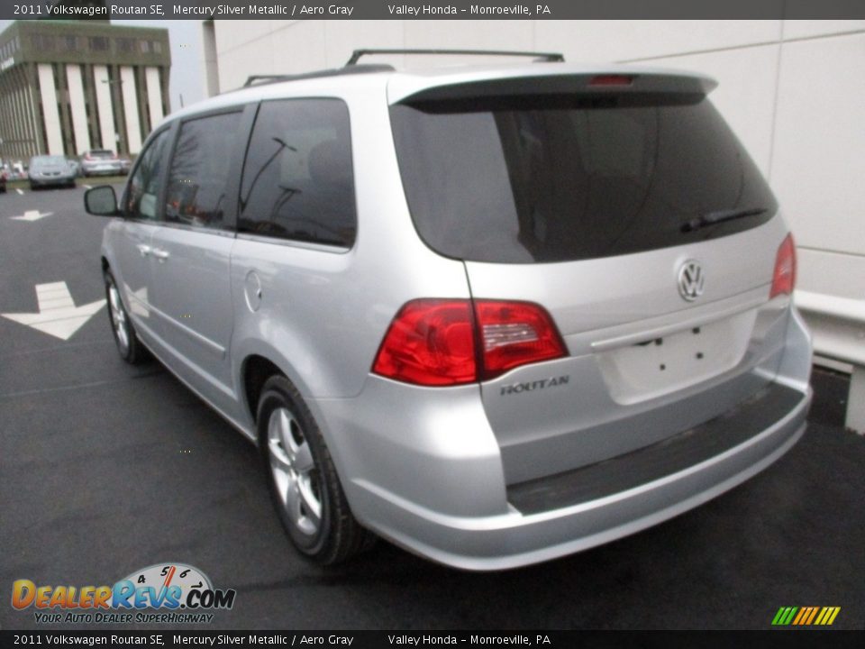 2011 Volkswagen Routan SE Mercury Silver Metallic / Aero Gray Photo #3