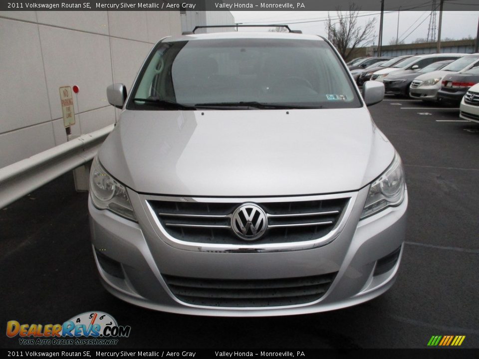 2011 Volkswagen Routan SE Mercury Silver Metallic / Aero Gray Photo #8