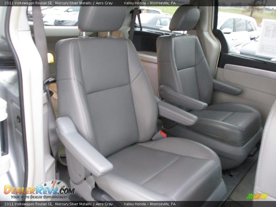 2011 Volkswagen Routan SE Mercury Silver Metallic / Aero Gray Photo #12