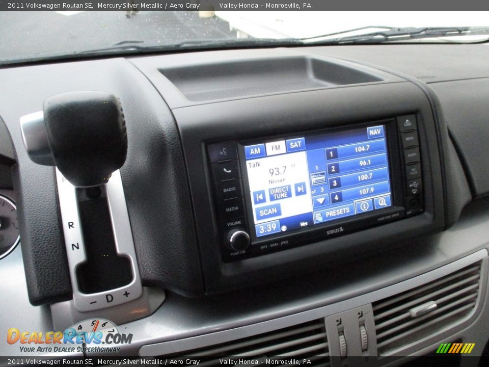 2011 Volkswagen Routan SE Mercury Silver Metallic / Aero Gray Photo #15