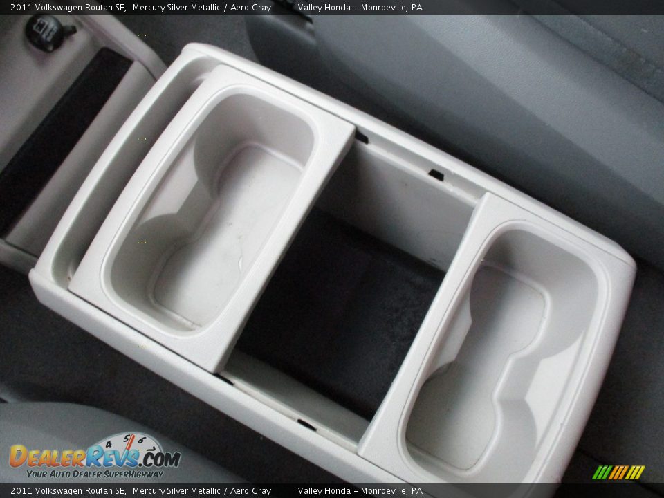 2011 Volkswagen Routan SE Mercury Silver Metallic / Aero Gray Photo #18