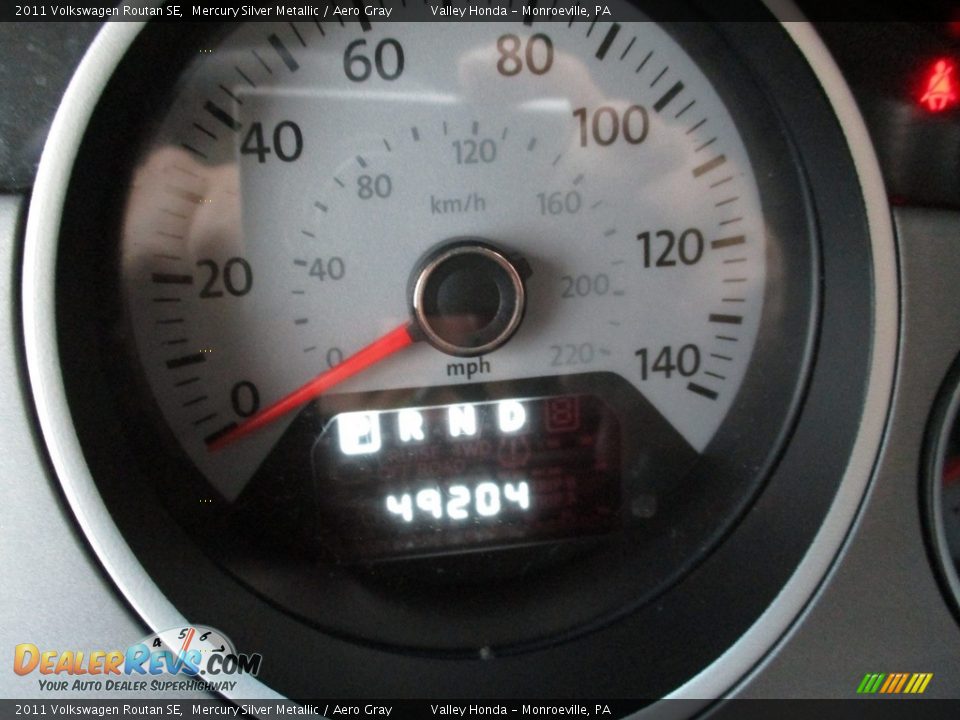 2011 Volkswagen Routan SE Mercury Silver Metallic / Aero Gray Photo #20