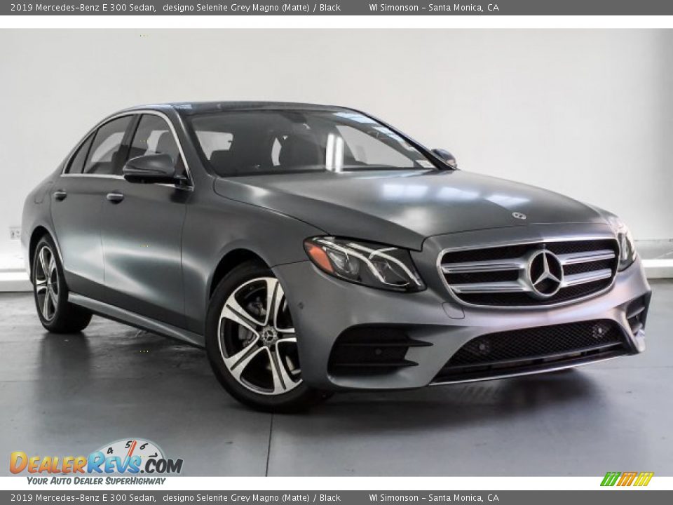 Front 3/4 View of 2019 Mercedes-Benz E 300 Sedan Photo #12