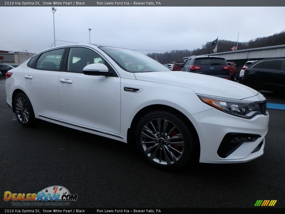 Front 3/4 View of 2019 Kia Optima SX Photo #3