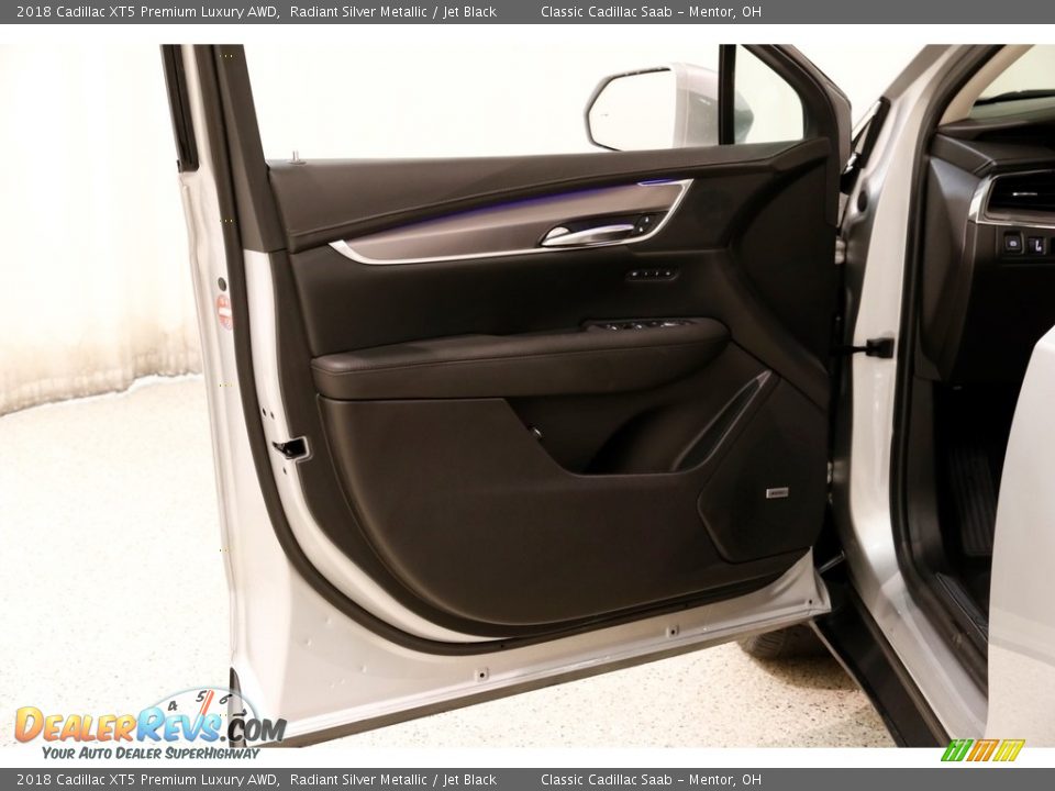 2018 Cadillac XT5 Premium Luxury AWD Radiant Silver Metallic / Jet Black Photo #4