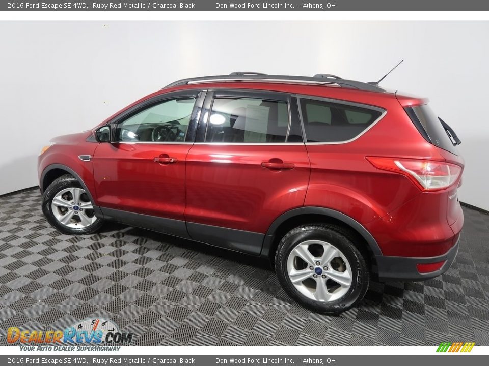 2016 Ford Escape SE 4WD Ruby Red Metallic / Charcoal Black Photo #9