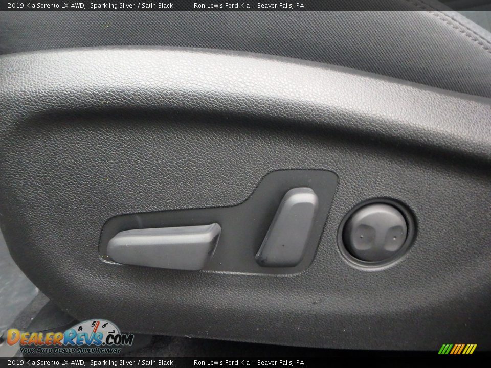 2019 Kia Sorento LX AWD Sparkling Silver / Satin Black Photo #16