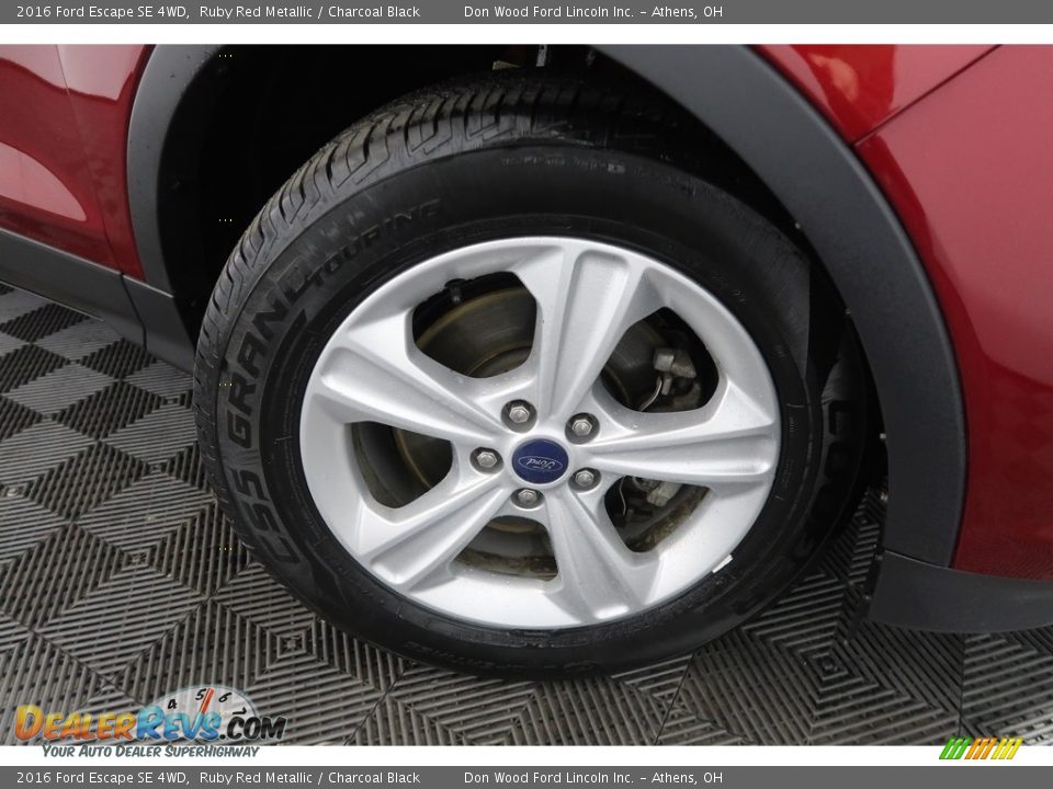 2016 Ford Escape SE 4WD Ruby Red Metallic / Charcoal Black Photo #28