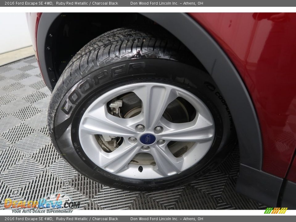 2016 Ford Escape SE 4WD Ruby Red Metallic / Charcoal Black Photo #31