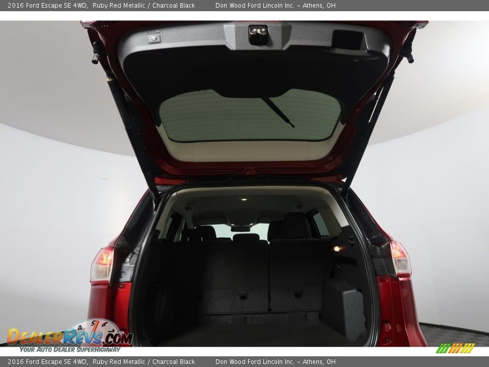 2016 Ford Escape SE 4WD Ruby Red Metallic / Charcoal Black Photo #32