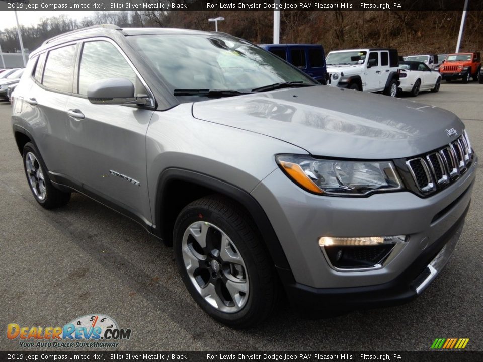 Front 3/4 View of 2019 Jeep Compass Limited 4x4 Photo #8