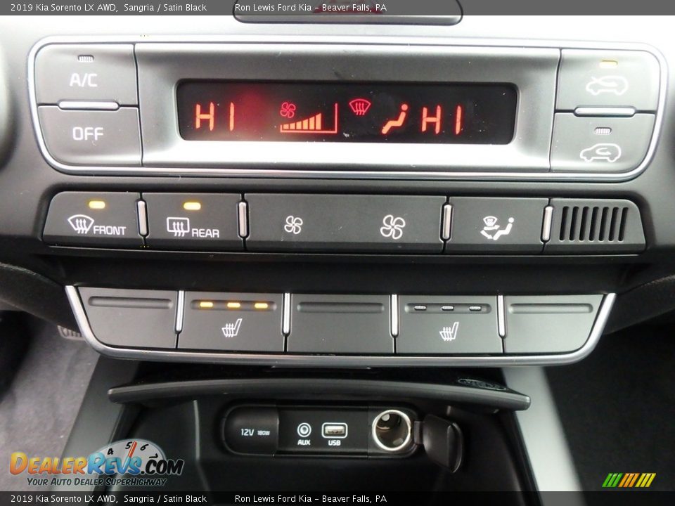 Controls of 2019 Kia Sorento LX AWD Photo #19