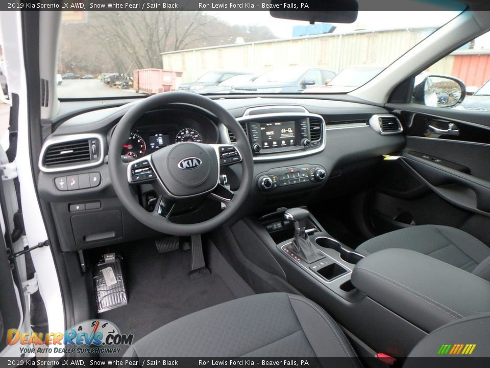 Satin Black Interior - 2019 Kia Sorento LX AWD Photo #13