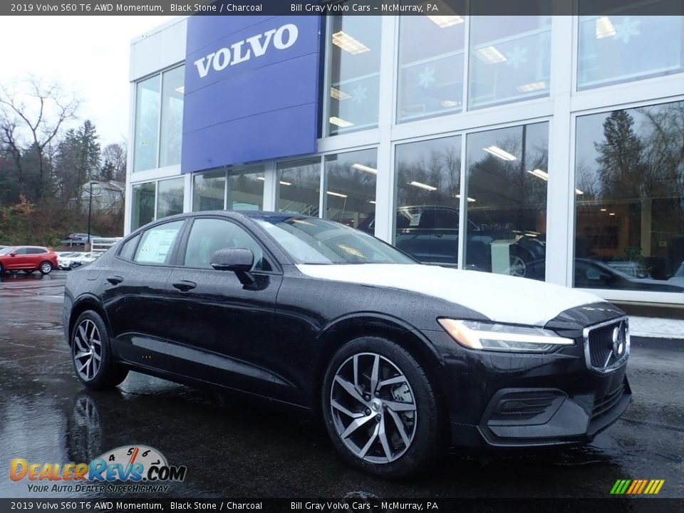 Front 3/4 View of 2019 Volvo S60 T6 AWD Momentum Photo #1