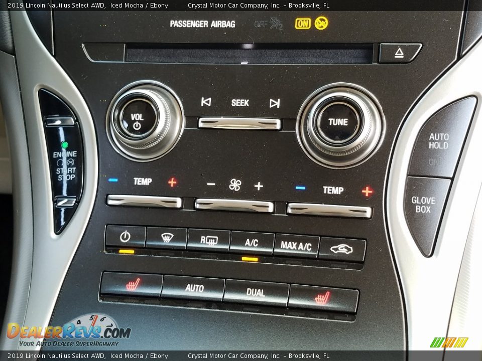 Controls of 2019 Lincoln Nautilus Select AWD Photo #16
