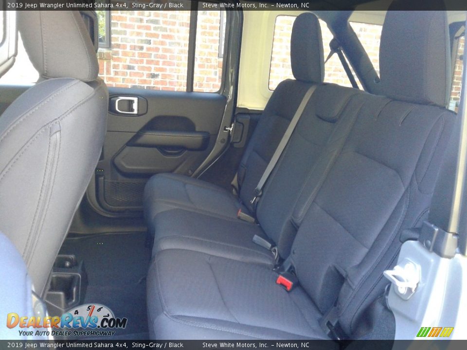2019 Jeep Wrangler Unlimited Sahara 4x4 Sting-Gray / Black Photo #11