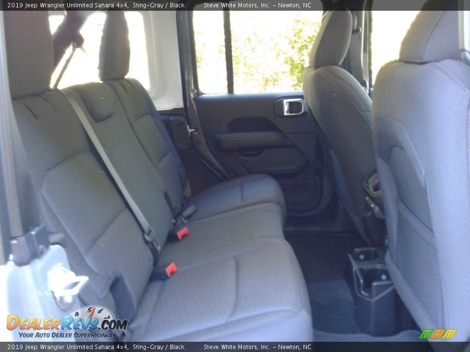 2019 Jeep Wrangler Unlimited Sahara 4x4 Sting-Gray / Black Photo #13