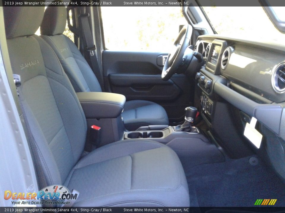 2019 Jeep Wrangler Unlimited Sahara 4x4 Sting-Gray / Black Photo #14