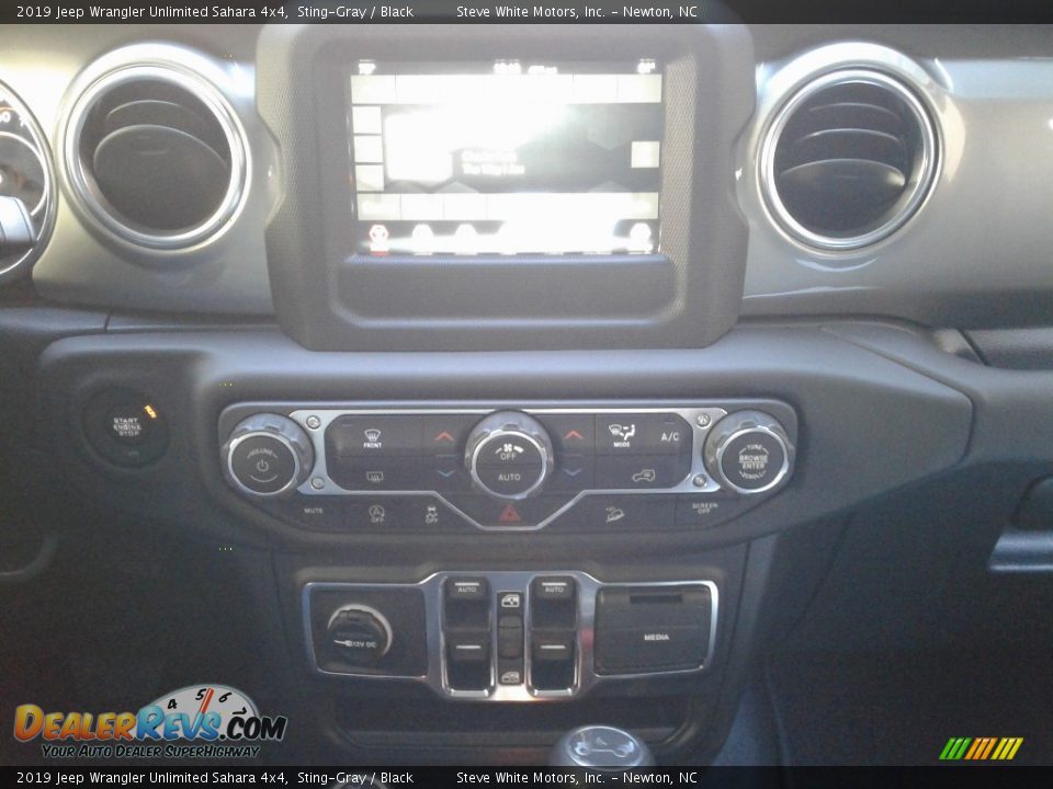 2019 Jeep Wrangler Unlimited Sahara 4x4 Sting-Gray / Black Photo #19