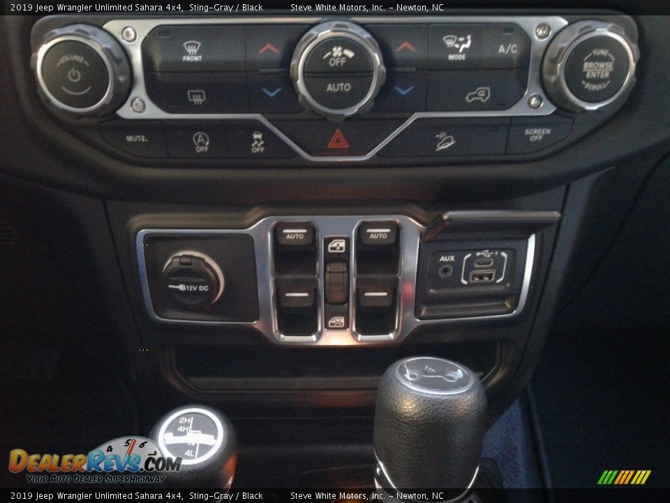 2019 Jeep Wrangler Unlimited Sahara 4x4 Sting-Gray / Black Photo #24