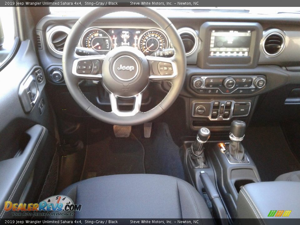 2019 Jeep Wrangler Unlimited Sahara 4x4 Sting-Gray / Black Photo #28
