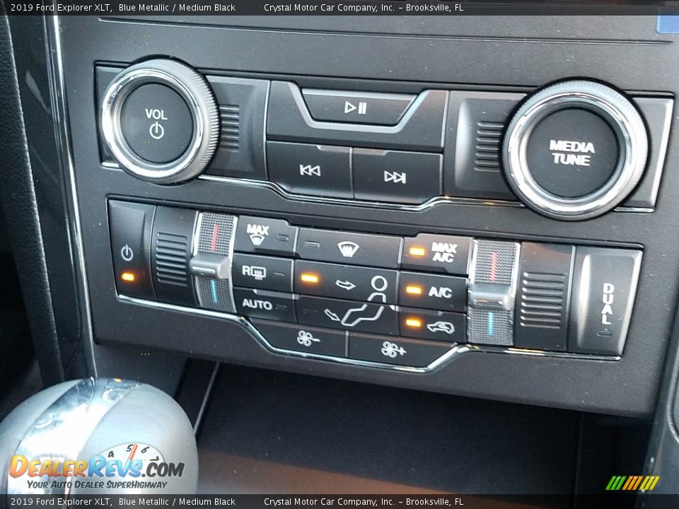 2019 Ford Explorer XLT Blue Metallic / Medium Black Photo #17